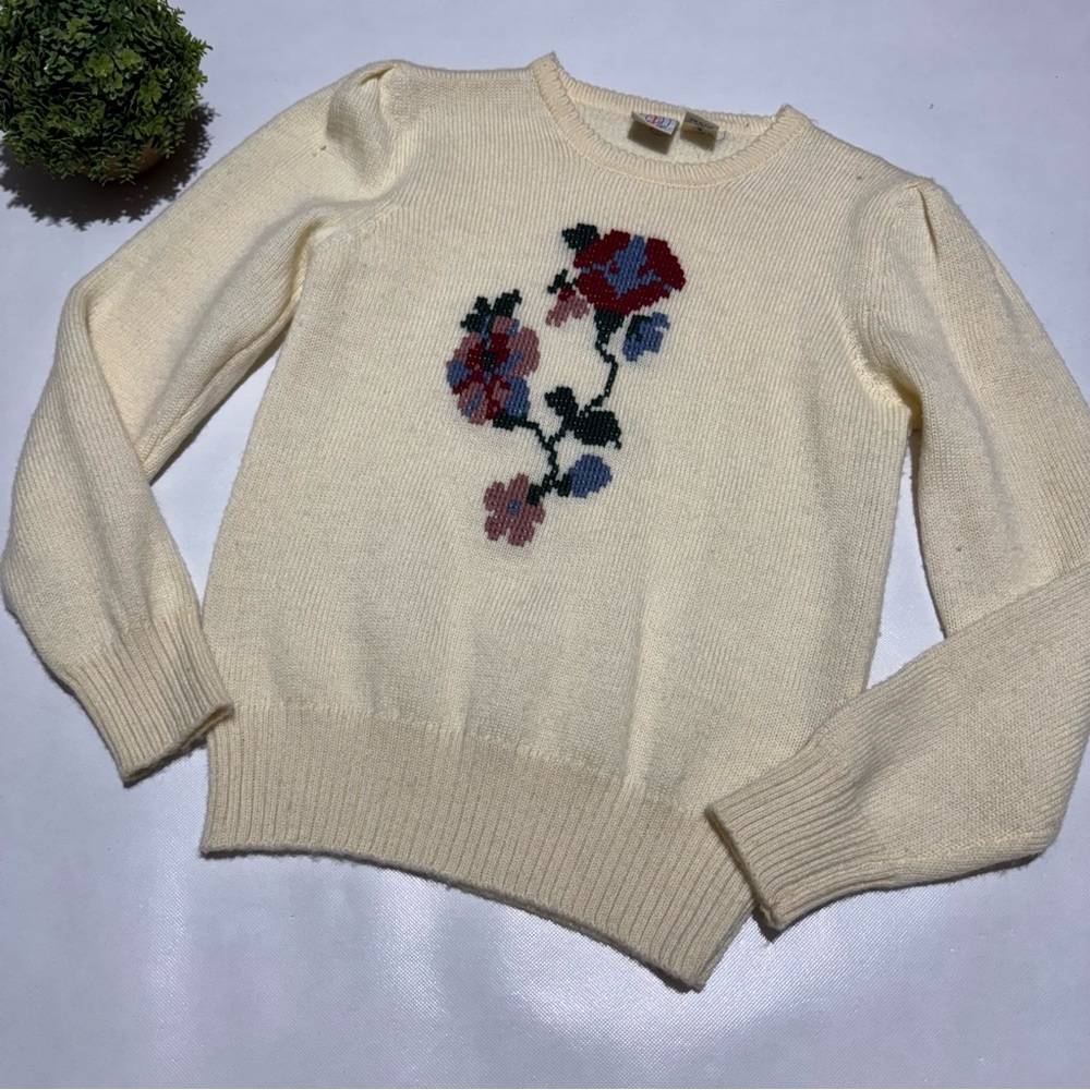 Vtg Cottage Core 100% Wool‎ Embroidered Needlepoint Floral Sweater Medium Granny